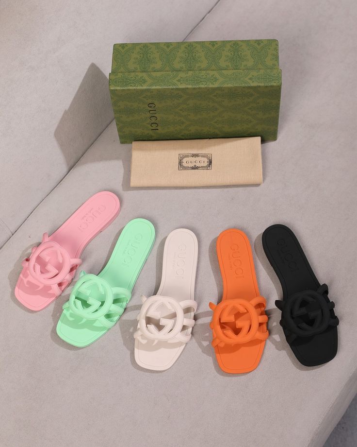 SIGNATURE G LUXE SLIDES