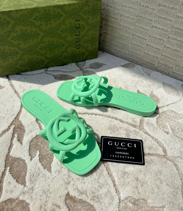SIGNATURE G LUXE SLIDES