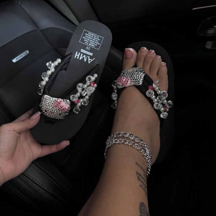HELLO KITTY CHARM SANDALS